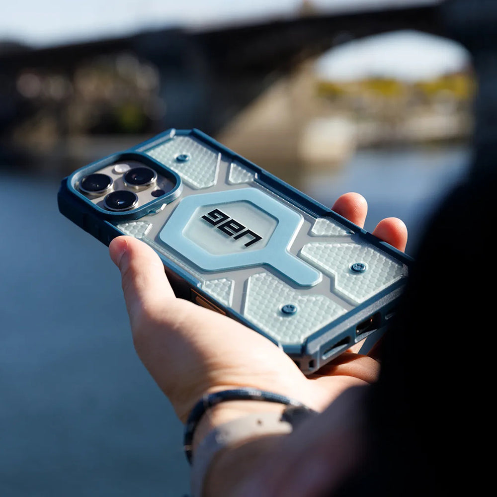 MagSafe Hülle für Apple iPhone 17 Pro, Urban Armor Gear, Pathfinder Clear mit Lanyard, Blau