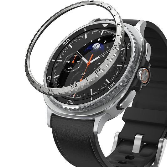 Ringke Inner Styling Beschermingsframe voor Samsung Galaxy Watch8 Classic, Zilverkleurig